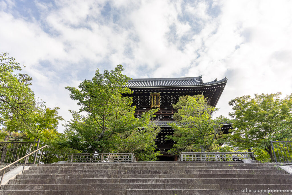 Approach to the Sanmon gate at Konkai-komyoji from the stone steps with summer greenery, Kyoto